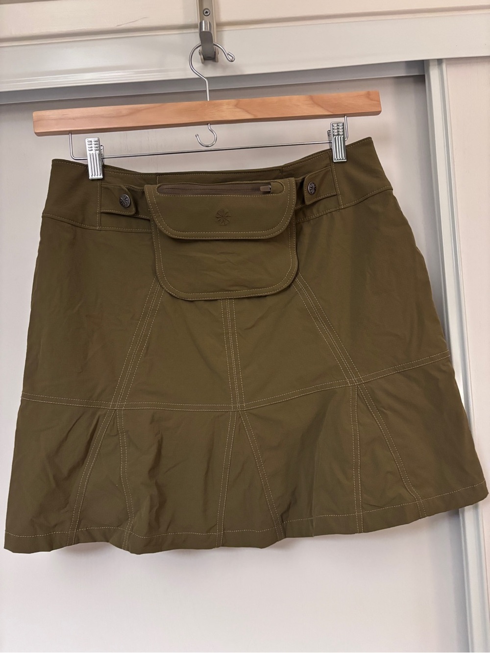 Athleta Hiking Skort Size 6 Army Green Ripstop Hit the Trail Crossbody Gorpcore
